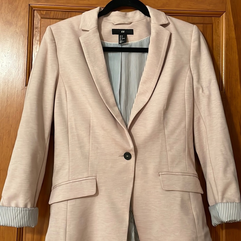Women’s light pink blazer!